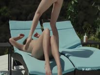 Скриншот 4 для видео Лесбиянки занялись у бассейна романтическим сексом