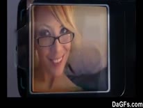 Скриншот 5 для видео Чел полапал подругу блондинку и устроил с ней порно